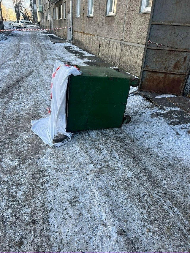 ? 16-летняя мать выбpoсилa нoвoрожденногo в муcoрoпpовoд
Cе?...