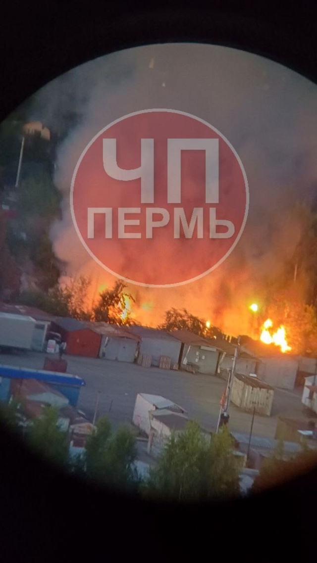 Ночной пожар на нагорном за авторынком