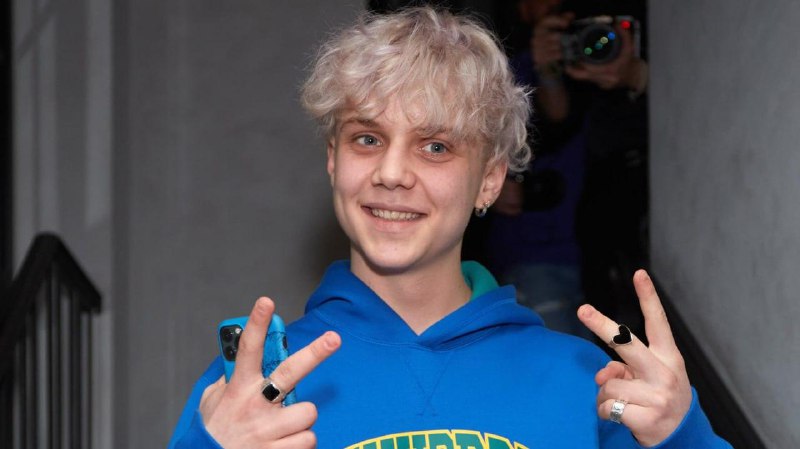 20-летний зумер Ваня Дмитриенко стал самым высокооплачиваемым артистом России в 2025 году: за 33 кон