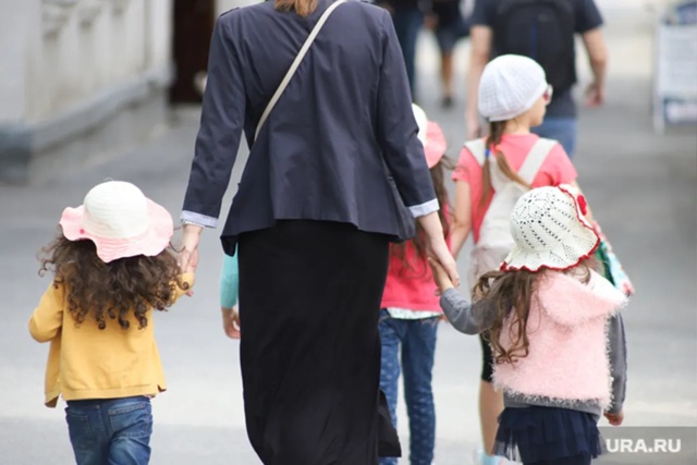 Женщины, родившие трёх и более детей, могут выйти на пе?...