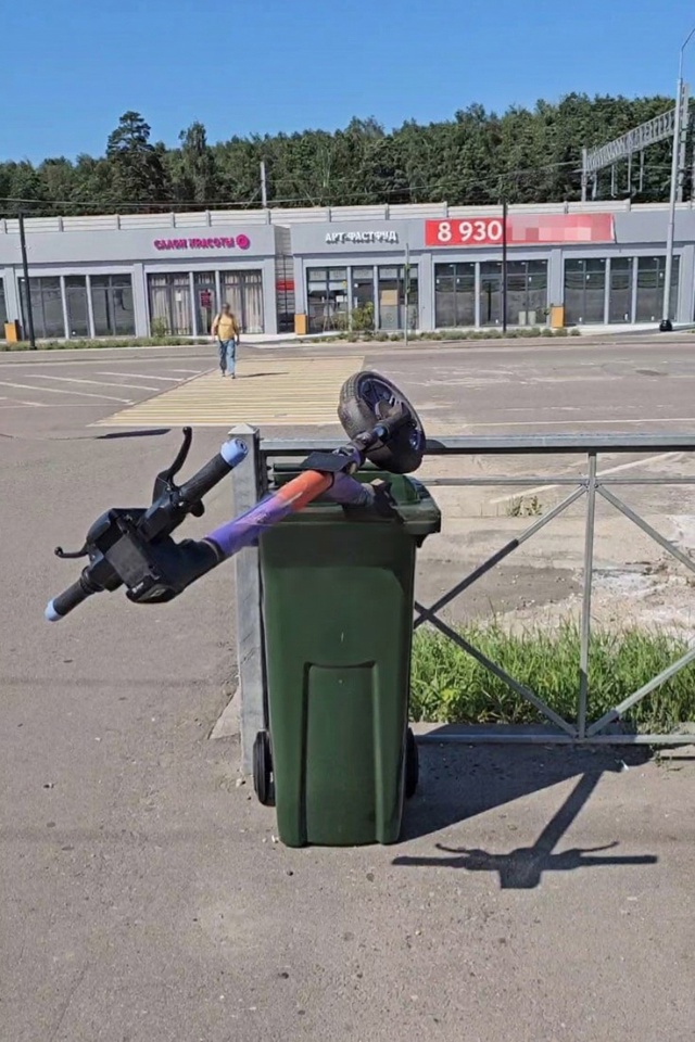 Вам дают крутой способ передвижения по городу, а вы как...