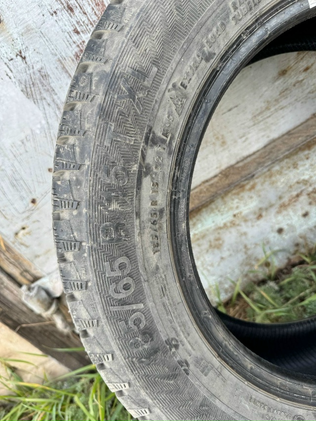 ПРОДАМ ЗИМНИЕ ШИНЫ!
R15 185/65 шипованная. Откатала три се?...