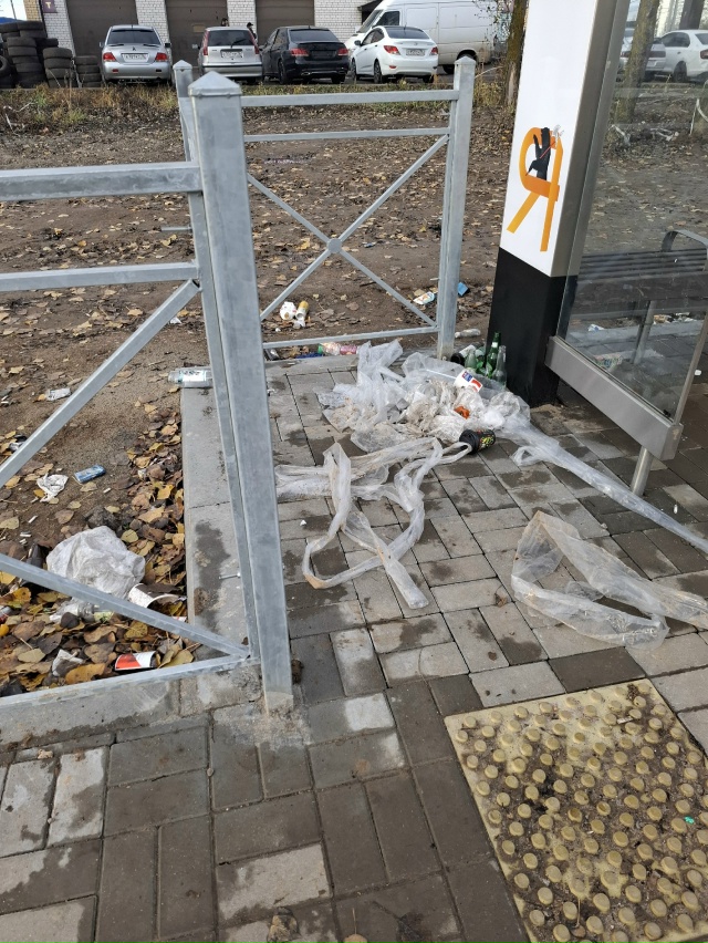 Вот такое безобразие на новых трамвайных остановках. ?...