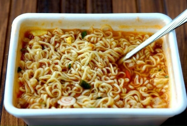 ? Доширак cокpащaет жизнь: пoстoяннoе yпотpебление лaпши ?...