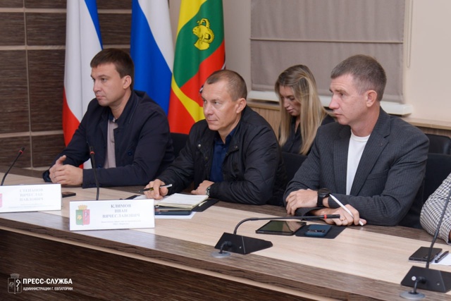В Евпатории прошло еженедельное совещание с руководит...
