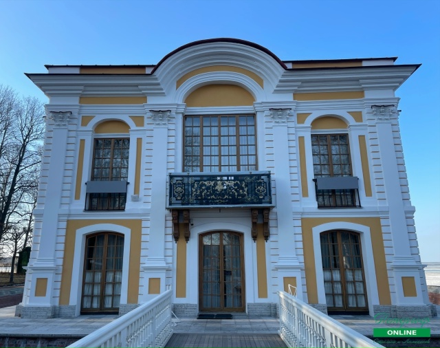 Павильон «Эрмитаж» в Петергофе был построен по приказ?...