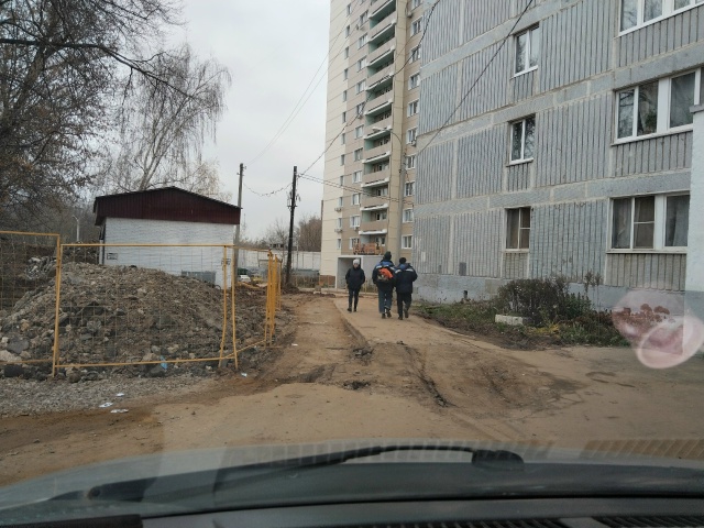 Единственный авто подъезд к домам Советская 34к1, 34к2. Ко...