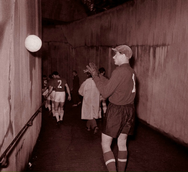 Лeгeндapный вpaтapь cбοpнοй CCCΡ Лeв Яшин
Лeв Яшин, вpaтapь c?...