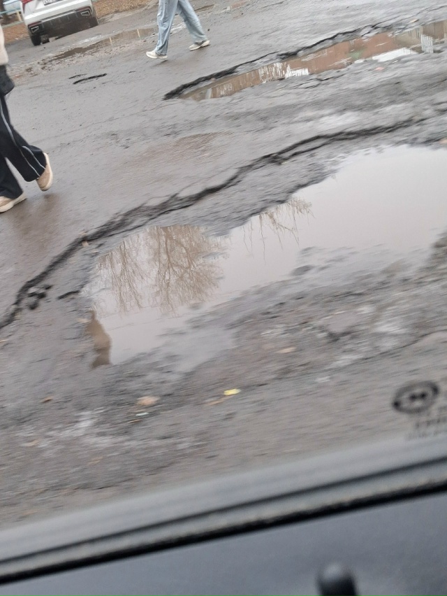 На переулке Свободы, 6 в Копейске настоящая катастрофа:...