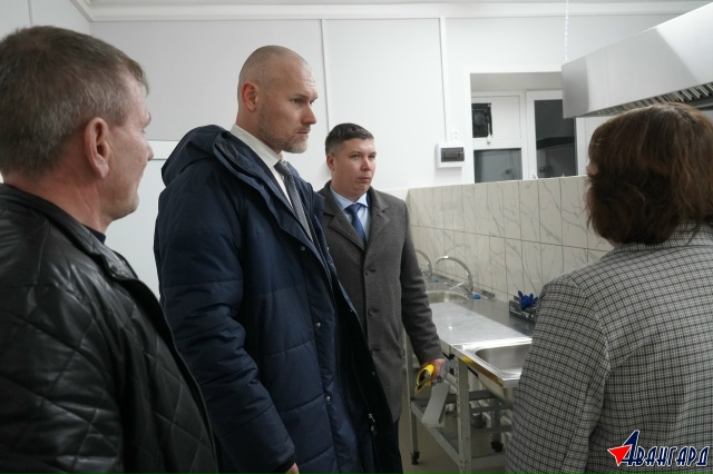 Рабочий визит: от храма до библиотеки. И.о. министра стр...