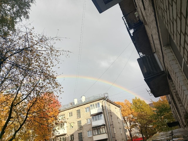 Улыбнись и подумай-какая красивая ОСЕНЬ
Сколько СВЕТА ...