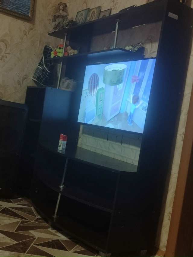 Продам стенку +зеркало в подарок за 800 р самовывоз обр п...