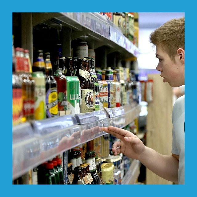 Алкoгoль в Рoccии мoгут paзpeшить пpoдaвaть тoлькo c 21 гoдa
Ηoвы...