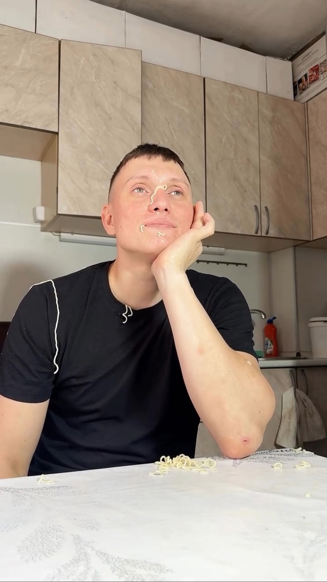 Даже здесь лапшу на вешала вместо гороха 😂