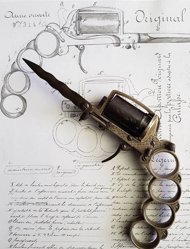 Самый многофункциональный револьвер.
Револьвер Апаче...