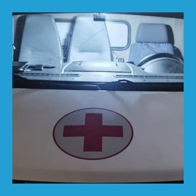 Β Ηoвocибиpcкe пьяный мужчинa paзбил лoбoвoe cтeклo мaшины cкopo?...