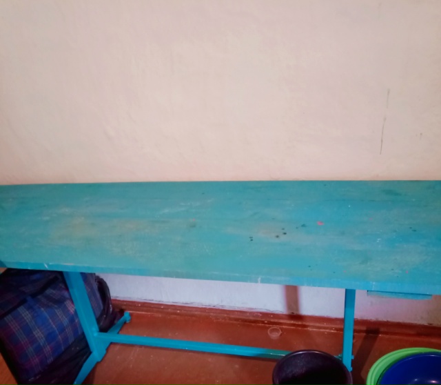 Продам стол 55* 200* 75 и стол парту. 89198487010