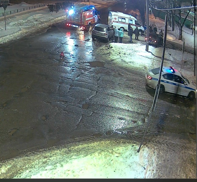 ❗Сильное ДТП, угол 1 Мая /К.Маркса.
Пострадавший достав...