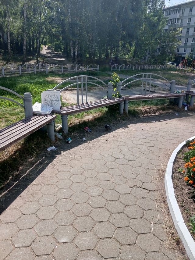 Анонимно. Вся детская площадка на Азина рядом с ФОК Имп...