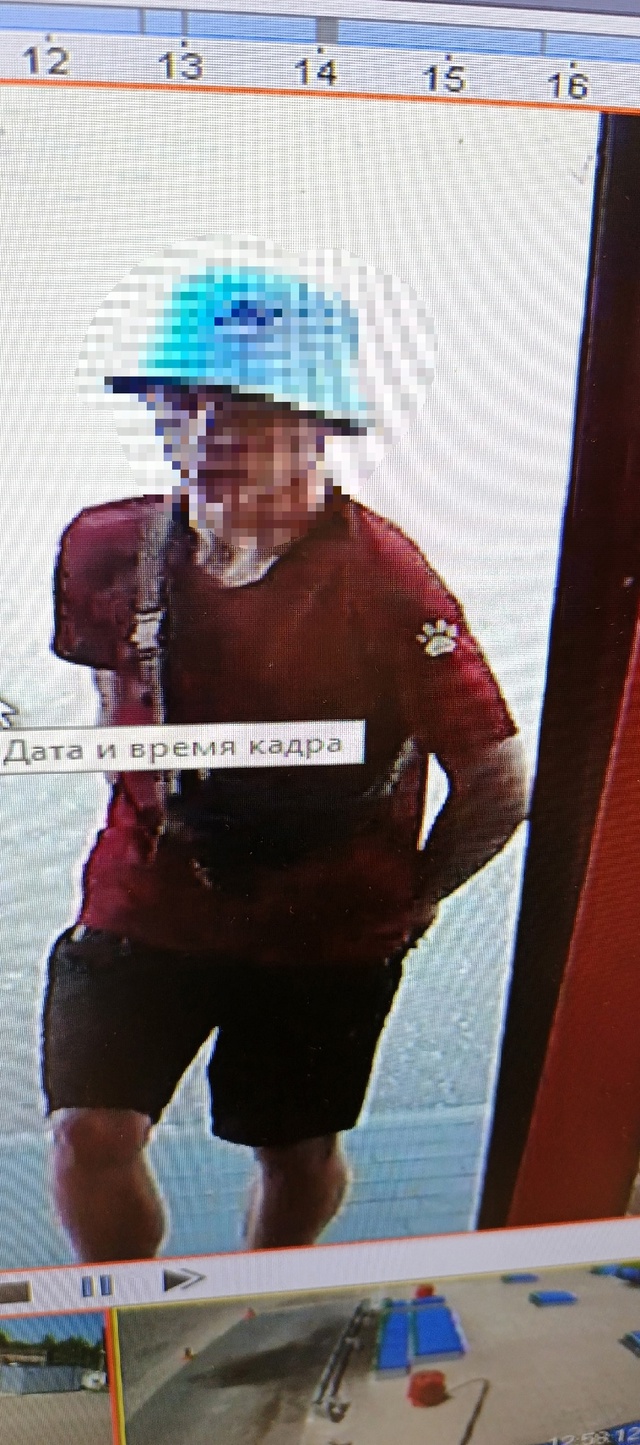 Прошу родителей этих детей, а конкретно мальчика в кра?...