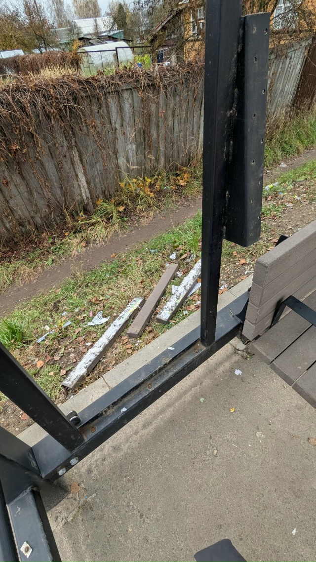 Очередной акт вандализма на остановке на 7 северной.Ка?...