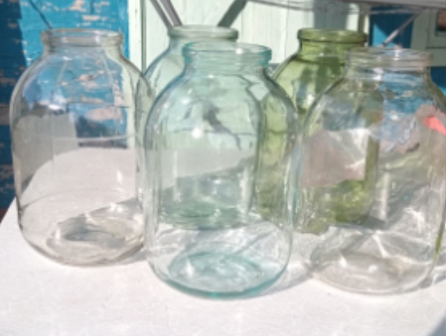 Отдам 3-х л. банки.