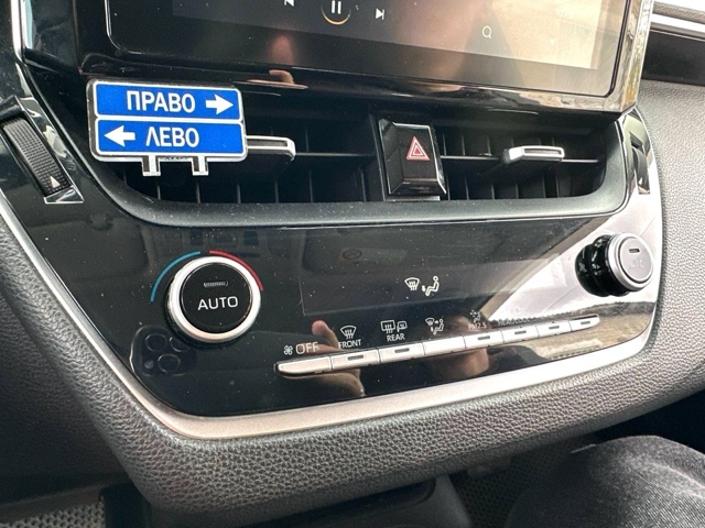 Не знаю как у меня жена сдала на права, если она путает ?...