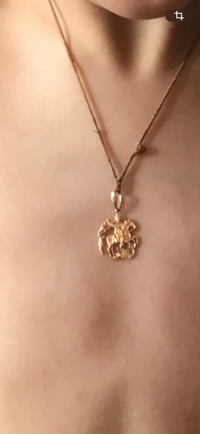 В Жд части утерян кулон Святой Георгий! Дорог как Подар...