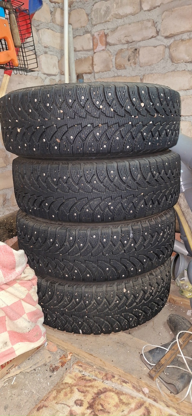 Продам комплект зимней резины Nordman Nordman + 195/65 R15 на диска...