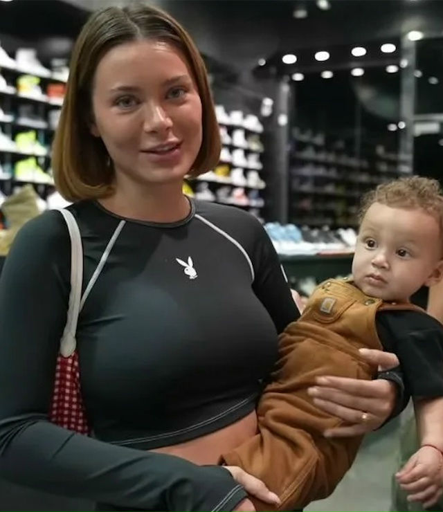 В публичное поле вышла бывшая порноактриса Лана Роудс ...