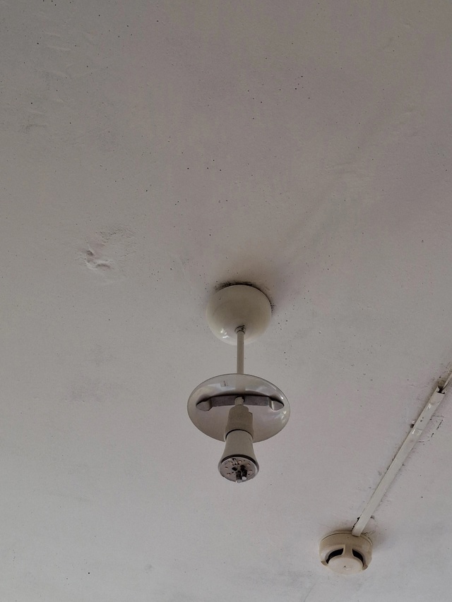 Куплю плафон для такой люстры.