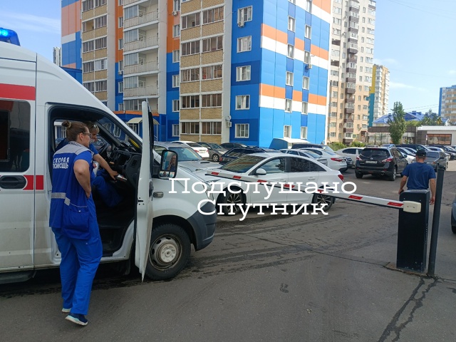 🤬Минут 10 скорая не могла выехать с территории больниц...