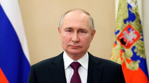 Владимир Путин заявил о планах обновить железные доро?...
