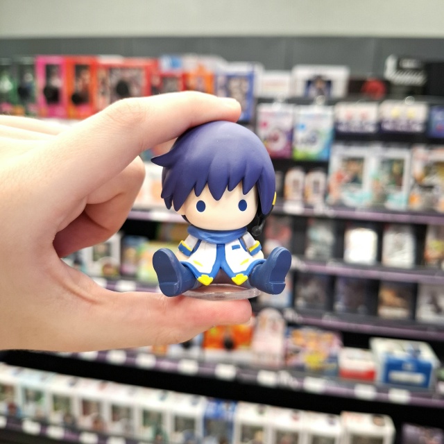 Можно ли стать поп-звездой, если ты не существуешь? 🎤✨...