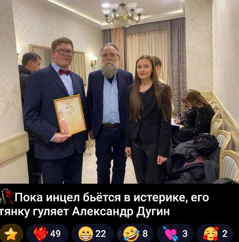 Я сказал отвечай мне на звонок, Я СТРАДАЮ, ОТВЕТЬ!
Студент РАНХиГС избил свою мать селфи-палкой из-