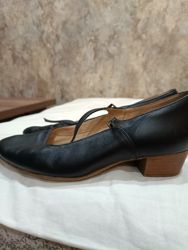 Туфли для танцев 38 размер б.у отдам бесплатно.