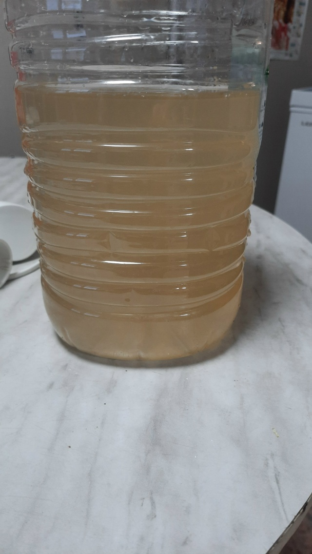 Это что за холодная вода течёт из крана по Скорынина 4, ?...