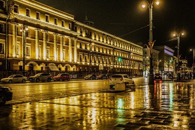 Влажный, красивый и блестящий Воронеж прямо сейчас 🌇??...