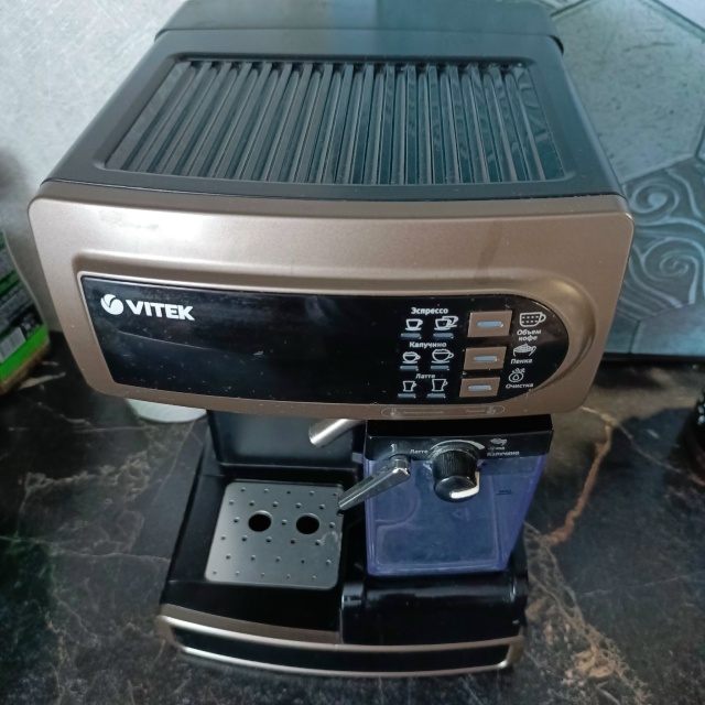 Продам кофемашину в отличном состоянии , коробка докум...