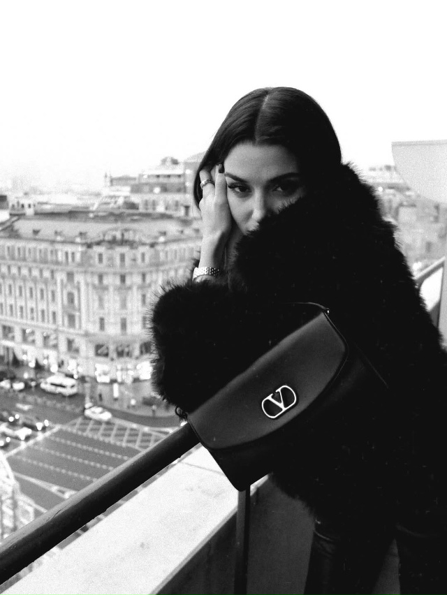 Хандэ Эрчел, самая популярная турецкая актриса, приеха...