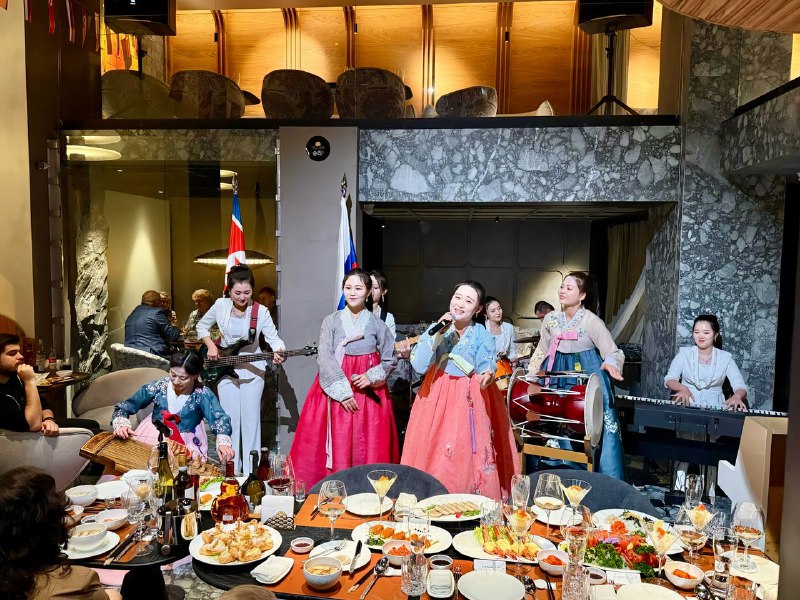 В Москве на месте магазина New Balance на Тверской открылся ещё один ресторан северокорейской кухни