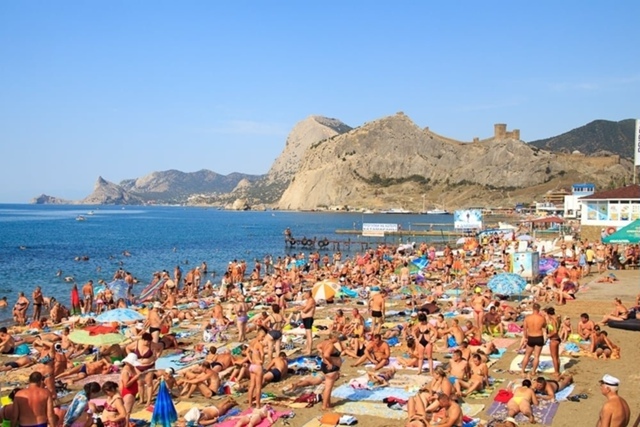 🌴Крым заполнен на 96–98%.
Больше половины туристов едут...