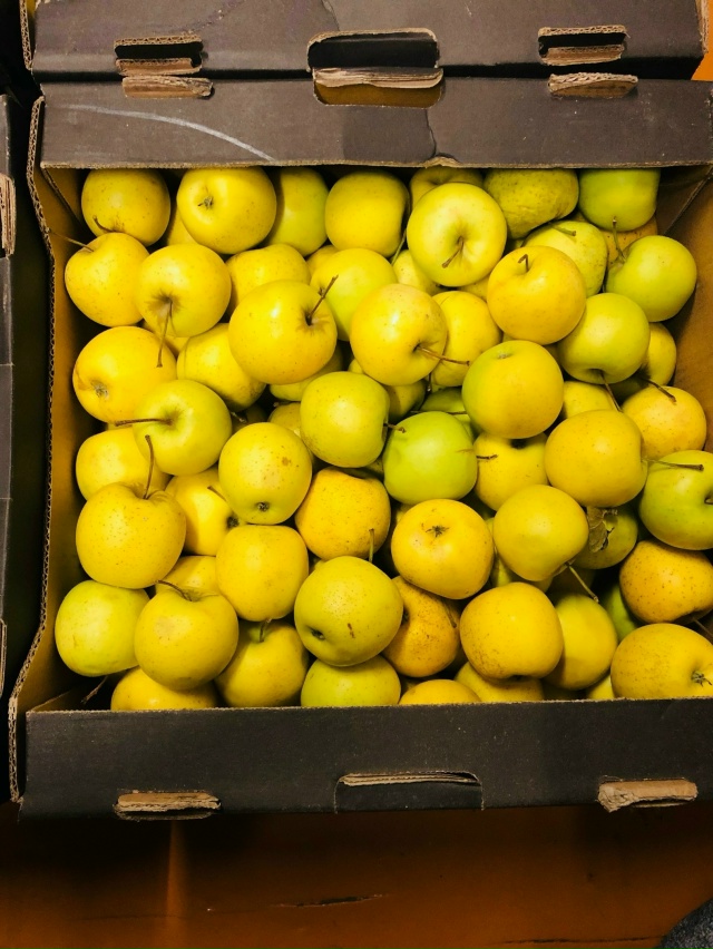 Продаю яблоки сорт Голден и Делишес.Мягкие,сладкие, со?...