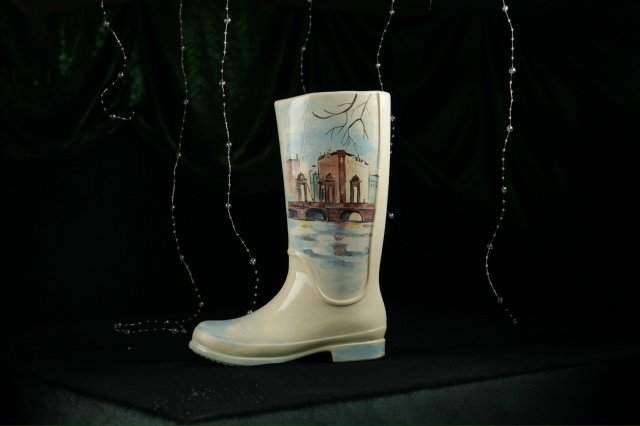 Вазы сапоги мастерской NoName Ceramics.