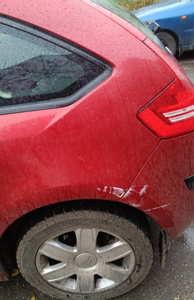 Здравствуйте!
С вечера 23-24.10.25 на парковке между д/с