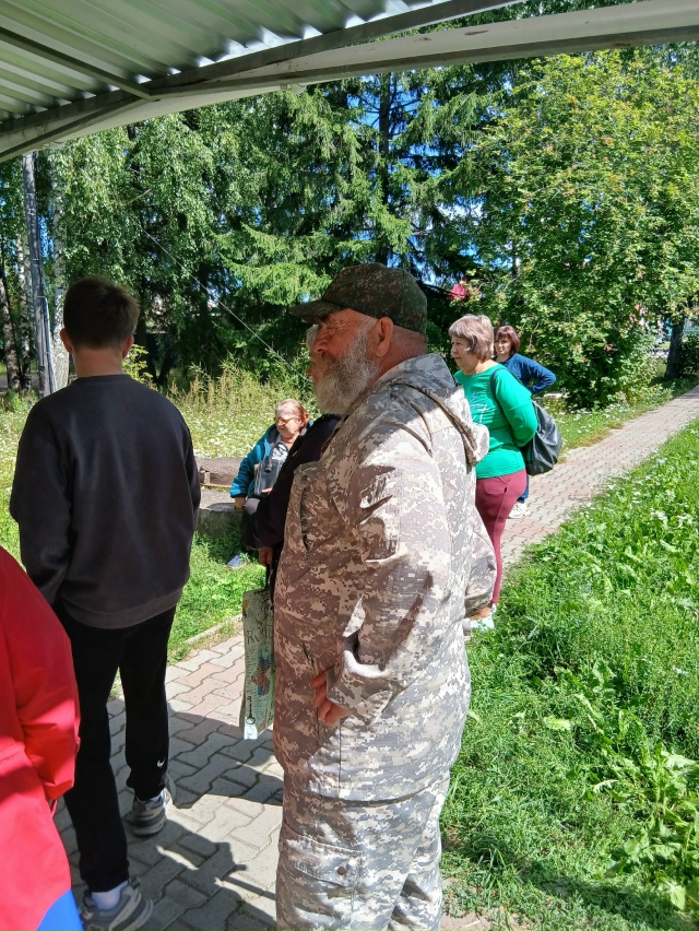 добрый день время 12:24 Почта России , это ещё люди разошл...