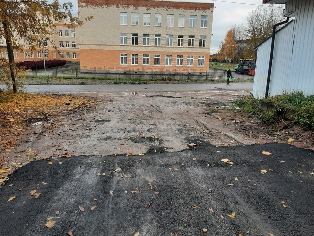 Хорошо делают по всему городу асфальт
Но детям и их ро?...