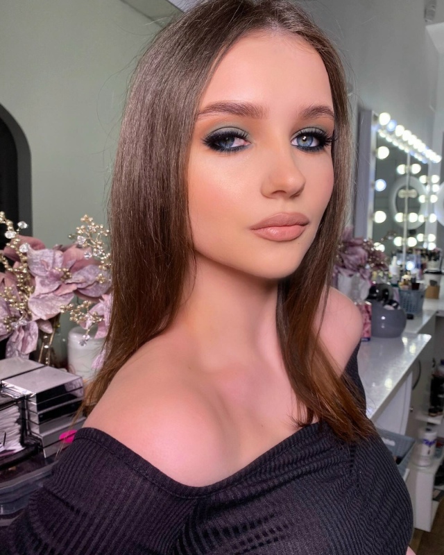 Живу одна, ищу взрослого мужчину с которым будет тепло ...