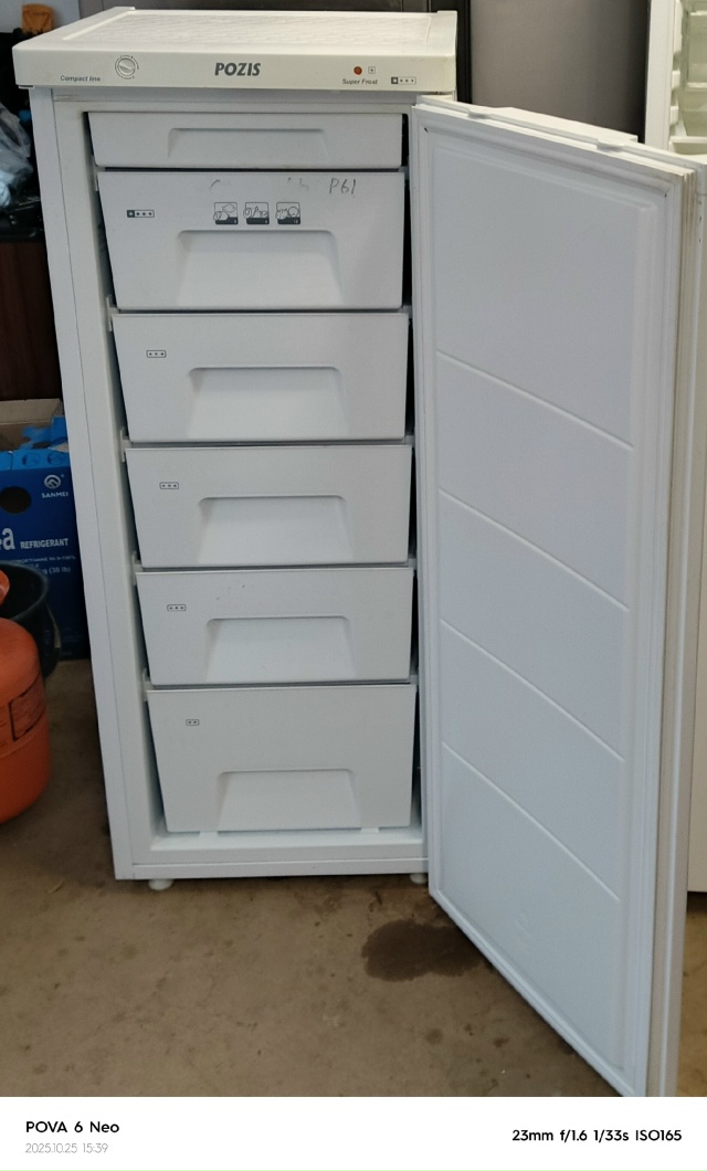 Холодильники продается не дорого с гарантией звоните 8...