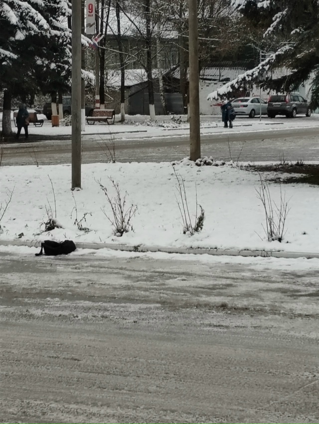 У кого ребёнок пришёл без рюкзака?
Чёрный рюкзак. Лежи?...